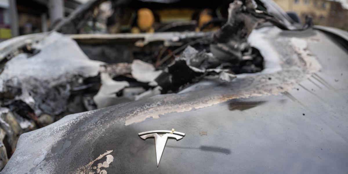 ਅਮਰੀਕਾ-ਯੂਰਪ ‘ਚ ਸਾੜੀਆਂ ਜਾ ਰਹੀਆਂ ਹਨ Tesla ਕਾਰਾਂ, ਭਾਰਤ ਲਿਆਉਣ ਦੀ ਤਿਆਰੀ ਅਮਰੀਕਾ-ਯੂਰਪ ‘ਚ ਸਾੜੀਆਂ ਜਾ ਰਹੀਆਂ ਹਨ Tesla ਕਾਰਾਂ, ਭਾਰਤ ਲਿਆਉਣ ਦੀ ਤਿਆਰੀ