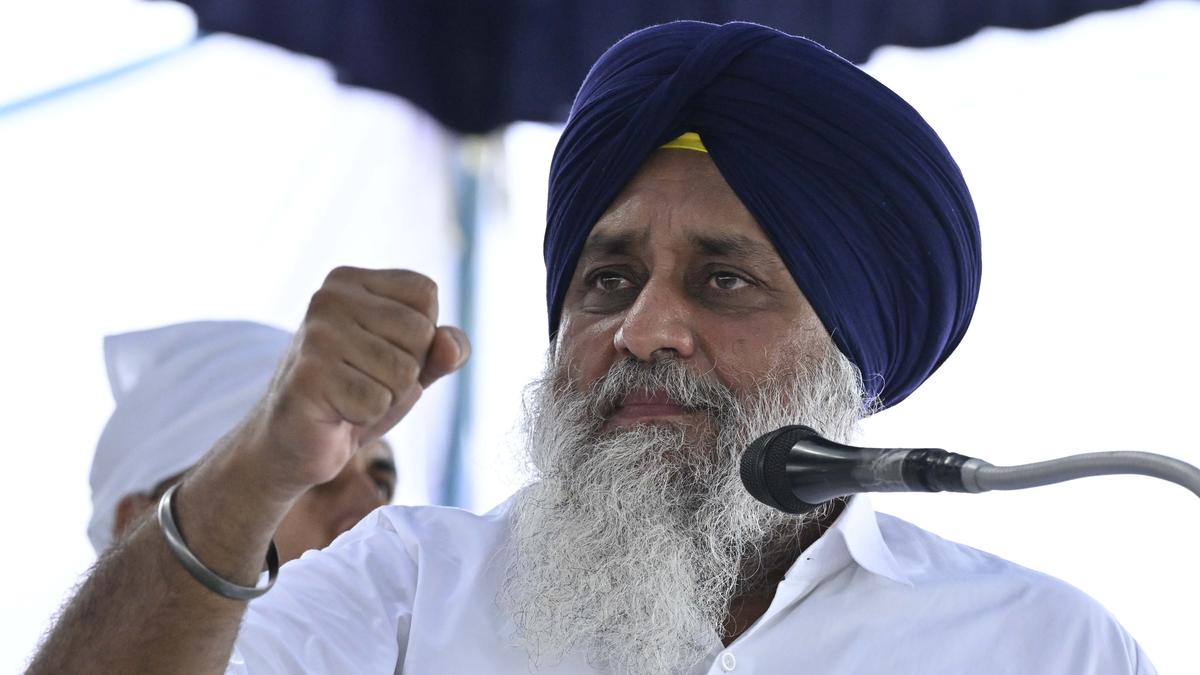 Land Pooling: ‘ਅਸਲੀ CM ਕੇਜਰੀਵਾਲ, ਭਗਵੰਤ ਮਾਨ ਡੁਪਲੀਕੇਟ ਰੱਖਿਆ’, ਪਟਿਆਲਾ ਰੈਲੀ ‘ਚ ਸੁਖਬੀਰ ਸਿੰਘ ਬਾਦਲ ਨੇ ‘ਬਾਗੀ ਧੜਾ’ ਵੀ ਰਗੜਿਆ Land Pooling: ‘ਅਸਲੀ CM ਕੇਜਰੀਵਾਲ, ਭਗਵੰਤ ਮਾਨ ਡੁਪਲੀਕੇਟ ਰੱਖਿਆ’, ਪਟਿਆਲਾ ਰੈਲੀ ‘ਚ ਸੁਖਬੀਰ ਸਿੰਘ ਬਾਦਲ ਨੇ ‘ਬਾਗੀ ਧੜਾ’ ਵੀ ਰਗੜਿਆ