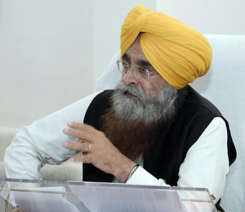 ਗੁਰਮੀਤ ਸਿੰਘ ਖੁੱਡੀਆਂ ਵੱਲੋਂ ਫੀਲਡ ਸਟਾਫ ਨੂੰ ਨਰਮੇ ਦੀ ਫਸਲ ਦੀ ਸਥਿਤੀ ਅਤੇ ਪ੍ਰਗਤੀ ਬਾਰੇ ਹਫ਼ਤੇ ਵਿੱਚ ਦੋ ਵਾਰ ਰਿਪੋਰਟ ਦੇਣ ਦੇ ਆਦੇਸ਼ ਗੁਰਮੀਤ ਸਿੰਘ ਖੁੱਡੀਆਂ ਵੱਲੋਂ ਫੀਲਡ ਸਟਾਫ ਨੂੰ ਨਰਮੇ ਦੀ ਫਸਲ ਦੀ ਸਥਿਤੀ ਅਤੇ ਪ੍ਰਗਤੀ ਬਾਰੇ ਹਫ਼ਤੇ ਵਿੱਚ ਦੋ ਵਾਰ ਰਿਪੋਰਟ ਦੇਣ ਦੇ ਆਦੇਸ਼