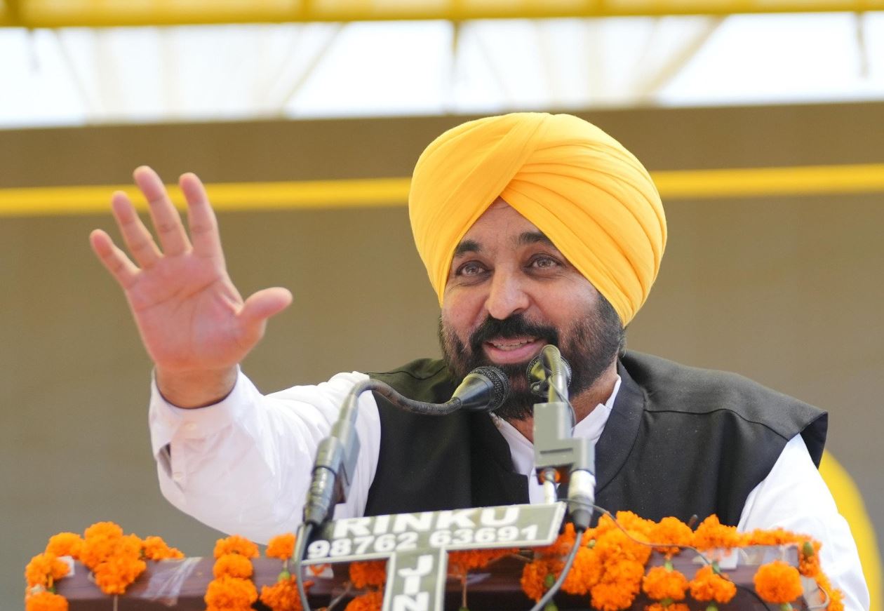 ਸੀਐਮ ਮਾਨ ਨੇ ਕੈਂਸਰ ਕੇਅਰ ਬੱਸਾਂ ਨੂੰ ਦਿਖਾਈ ਹਰ ਝੰਡੀ, ਲੋਕਾਂ ਨੂੰ ਮਿਲਣਗੀਆਂ ਸਿਹਤ ਸਹੂਲਤਾਂ ਸੀਐਮ ਮਾਨ ਨੇ ਕੈਂਸਰ ਕੇਅਰ ਬੱਸਾਂ ਨੂੰ ਦਿਖਾਈ ਹਰ ਝੰਡੀ, ਲੋਕਾਂ ਨੂੰ ਮਿਲਣਗੀਆਂ ਸਿਹਤ ਸਹੂਲਤਾਂ