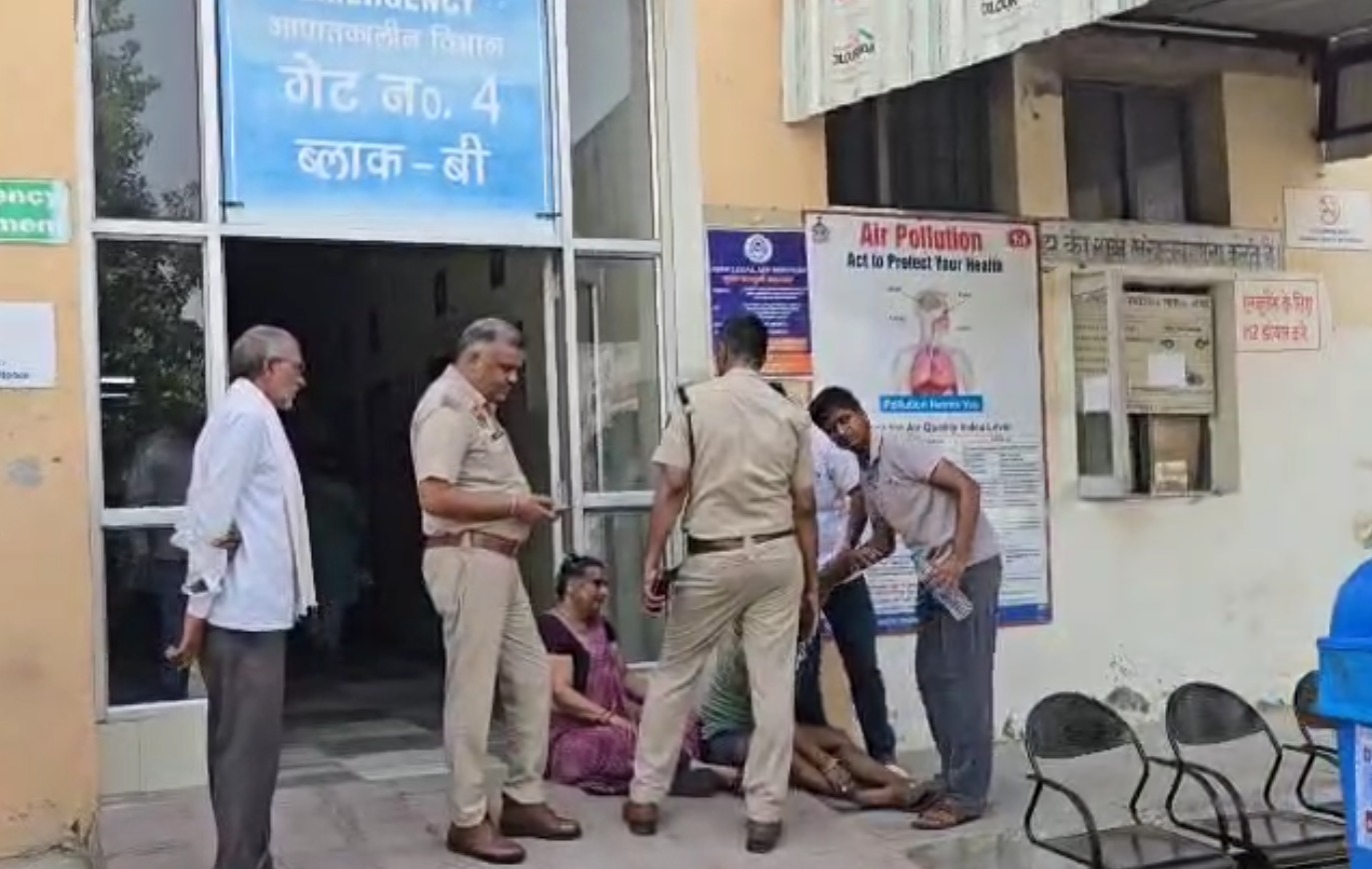 झज्जर में टायर फटने से पलटी स्कूल वैन, एक बच्चे की मौत, 3 की हालत गंभीर झज्जर में टायर फटने से पलटी स्कूल वैन, एक बच्चे की मौत, 3 की हालत गंभीर