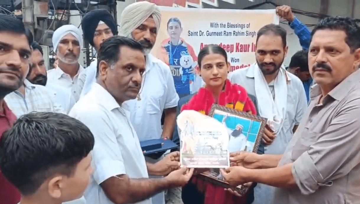ਮਲੋਟ ਦੀ ਧੀ ਅਮਨਦੀਪ ਕੌਰ ਇਨਸਾਂ ਨੇ ਦਿਖਾਇਆ ਜਲਵਾ, ਸਾਊਥ ਕੋਰੀਆ ‘ਚ 20ਵੀਂ ਏਸ਼ੀਅਨ ਰੋਲਰ ਸਕੇਟਿੰਗ ਚੈਂਪੀਅਨਸ਼ਿਪ 2025 ‘ਚ ਜਿੱਤਿਆ ਗੋਲਡ ਮੈਡਲ ਮਲੋਟ ਦੀ ਧੀ ਅਮਨਦੀਪ ਕੌਰ ਇਨਸਾਂ ਨੇ ਦਿਖਾਇਆ ਜਲਵਾ, ਸਾਊਥ ਕੋਰੀਆ ‘ਚ 20ਵੀਂ ਏਸ਼ੀਅਨ ਰੋਲਰ ਸਕੇਟਿੰਗ ਚੈਂਪੀਅਨਸ਼ਿਪ 2025 ‘ਚ ਜਿੱਤਿਆ ਗੋਲਡ ਮੈਡਲ